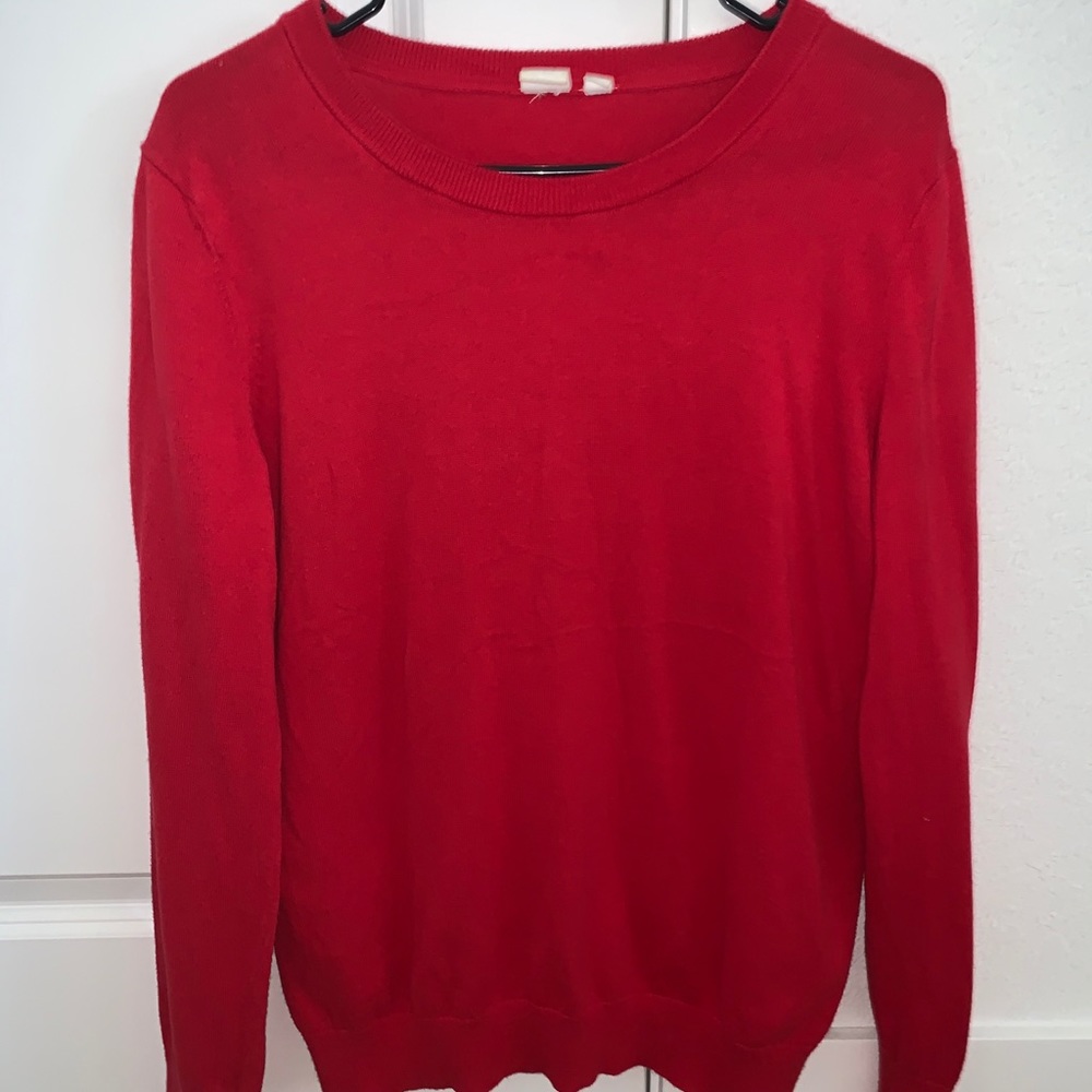 Gap sweater